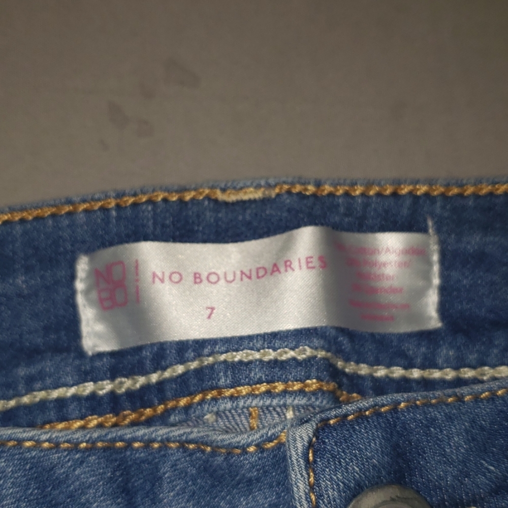 Shorts - Picture 3 of 3